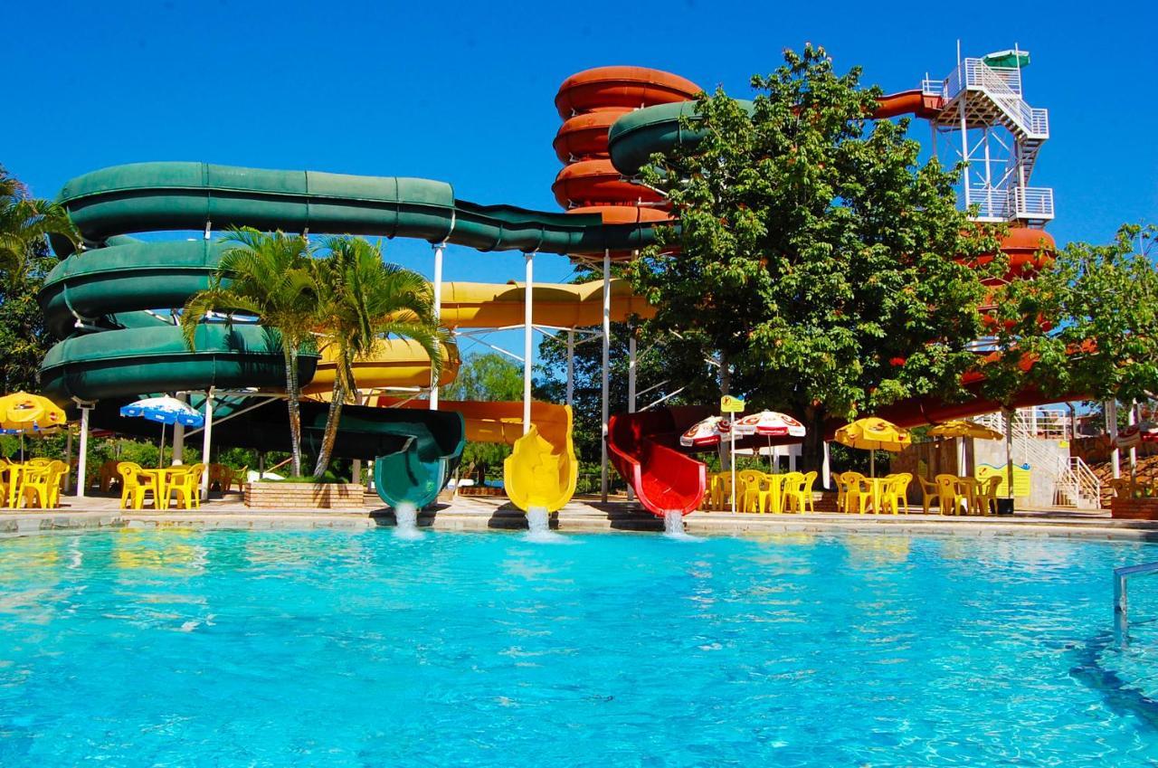 Caldas Novas Imperio Romano Com 1 Dia No Acqua Park Exterior photo